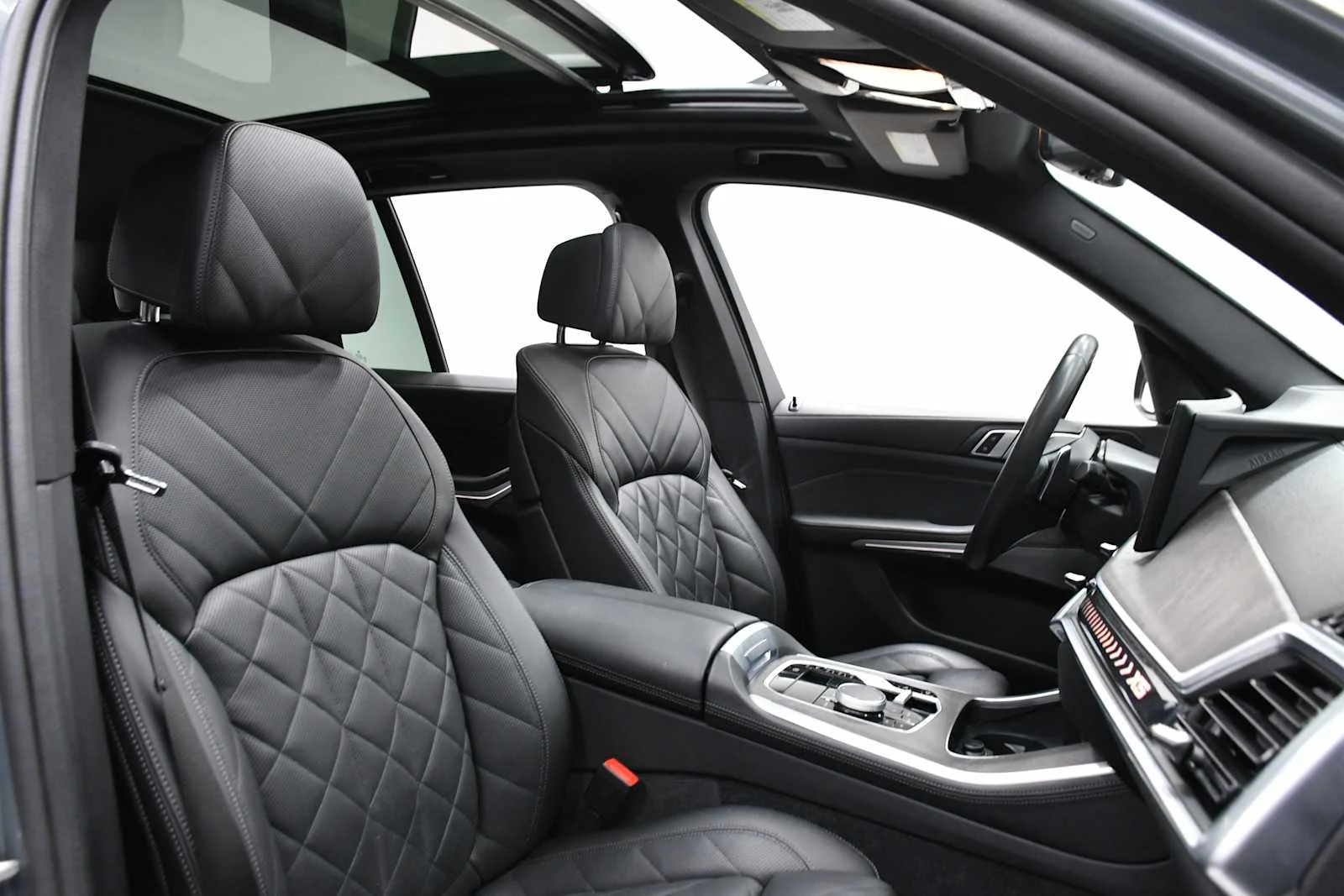 Used 2024 Skyscraper Grey Metallic BMW xDrive40i image 19