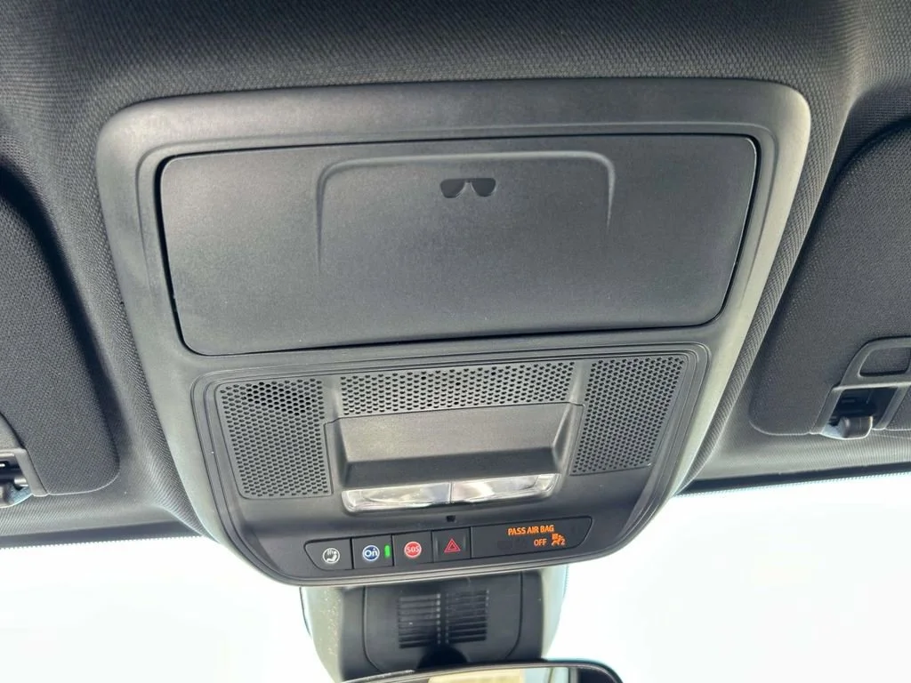 New 2026 Summit White GMC Elevation image 24