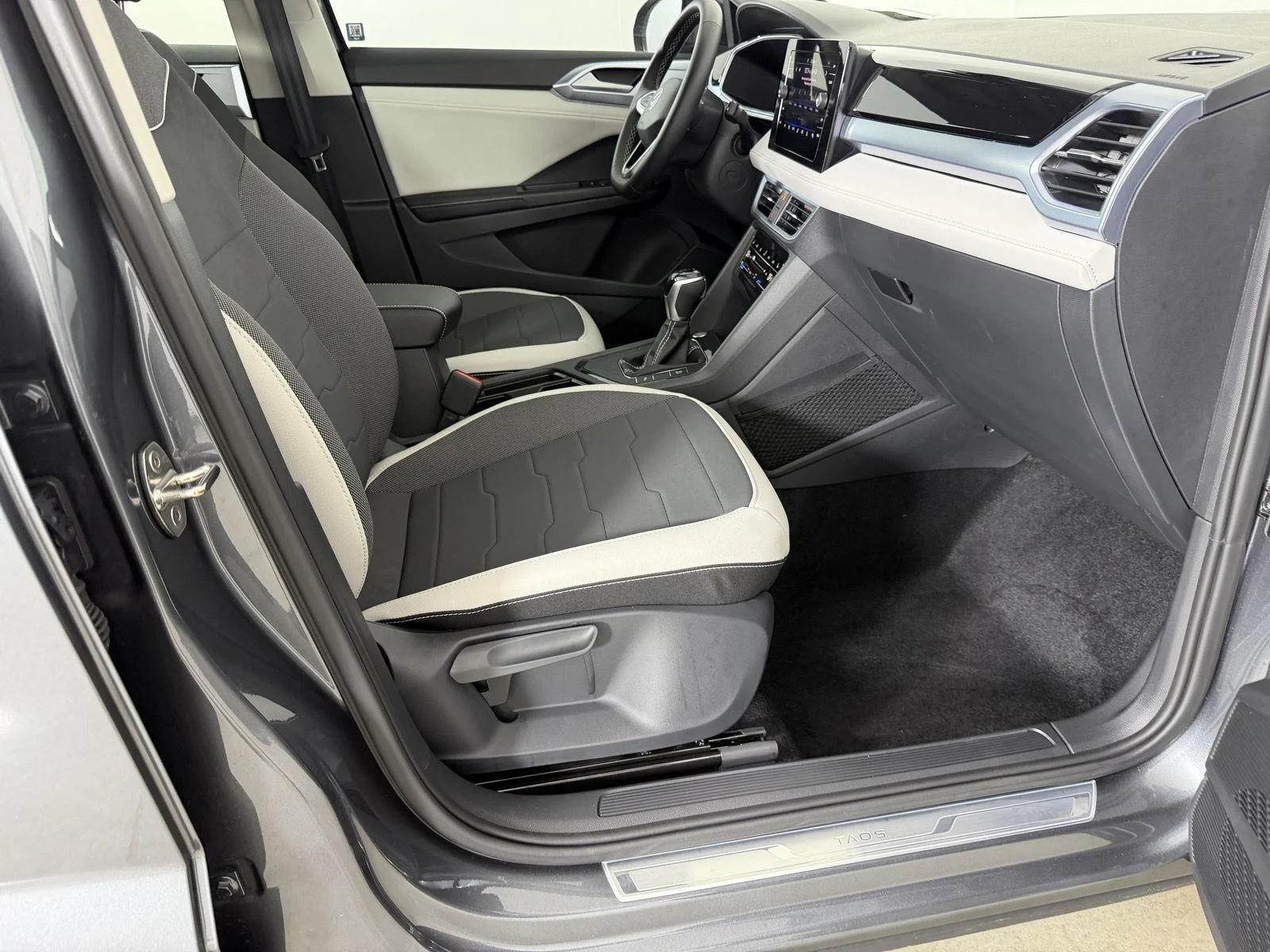 New 2026 GRAY Volkswagen SE image 14