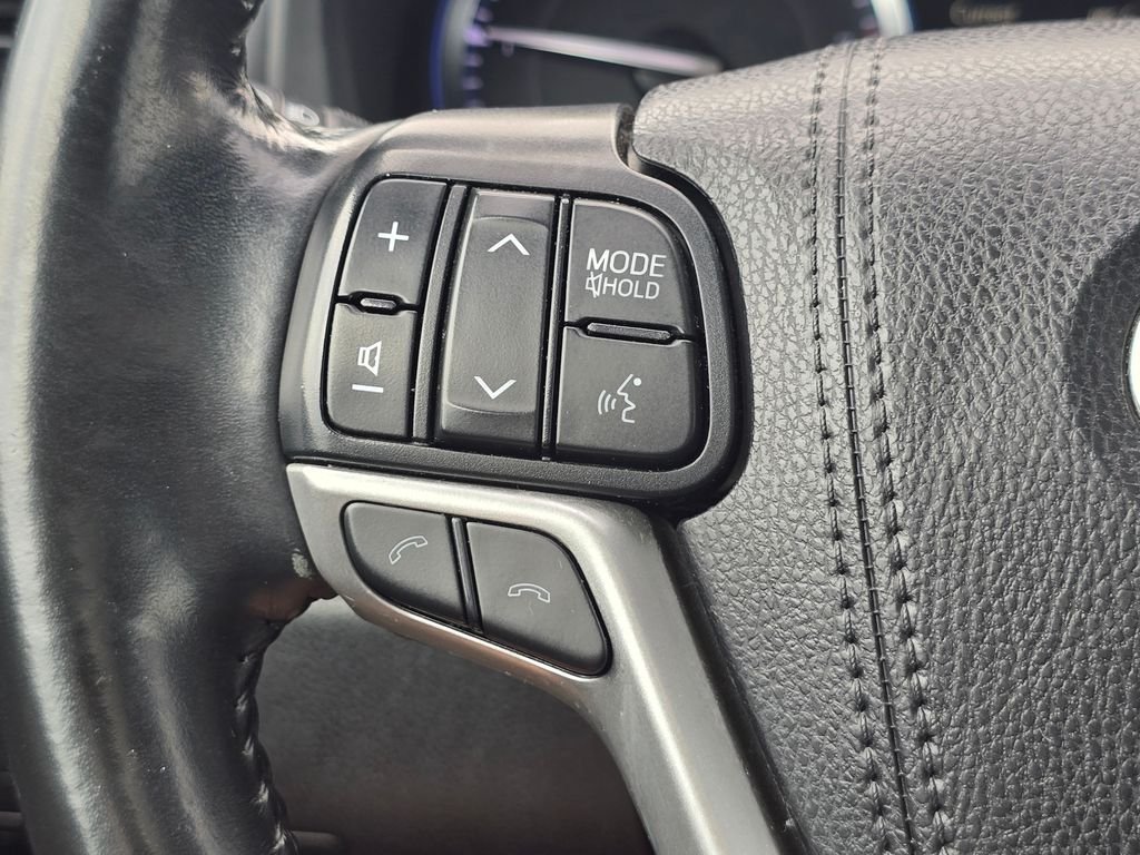 Used 2019 Black Toyota XLE image 32