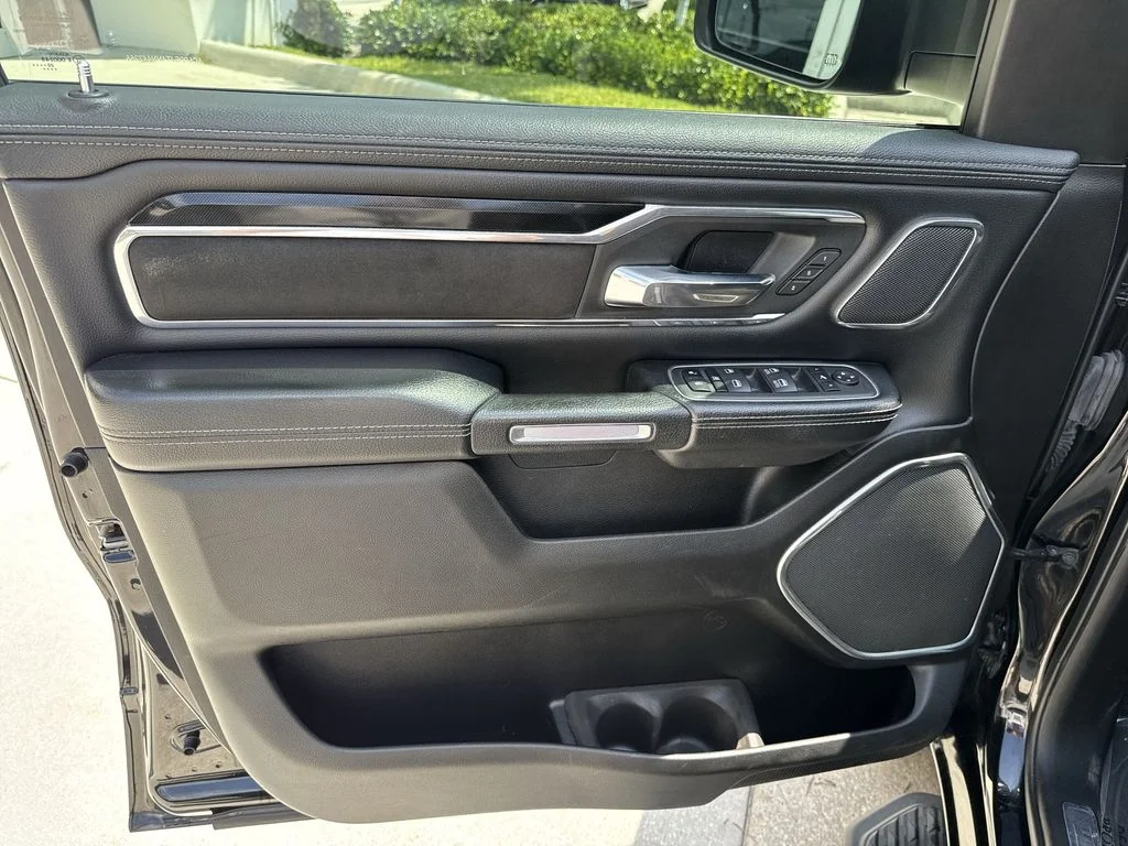 Used 2022 Diamond Black Ram Laramie image 39
