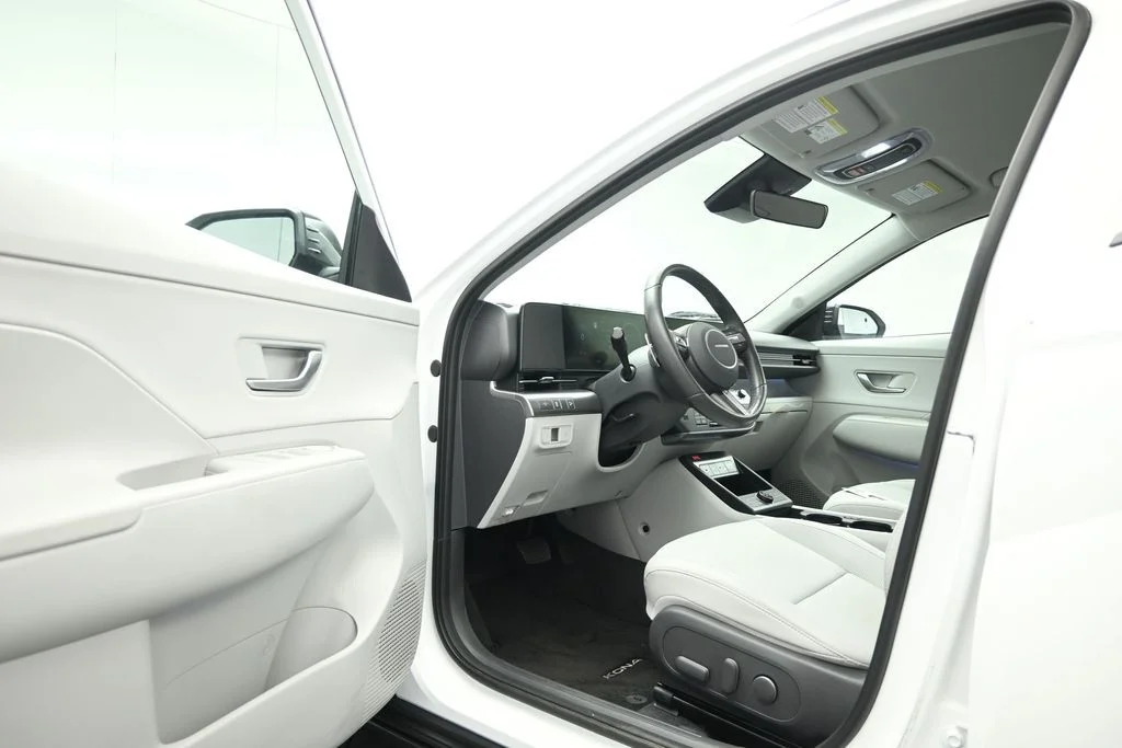 Used 2026 White Hyundai SEL Premium image 7
