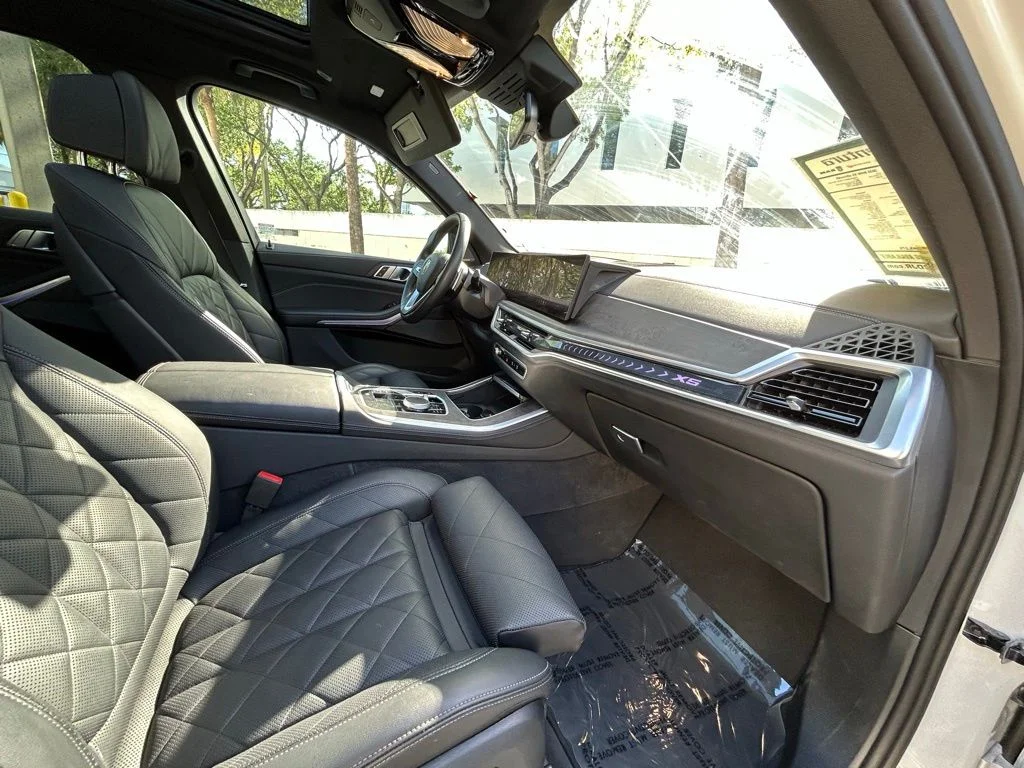 Used 2025 White BMW xDrive40i image 39