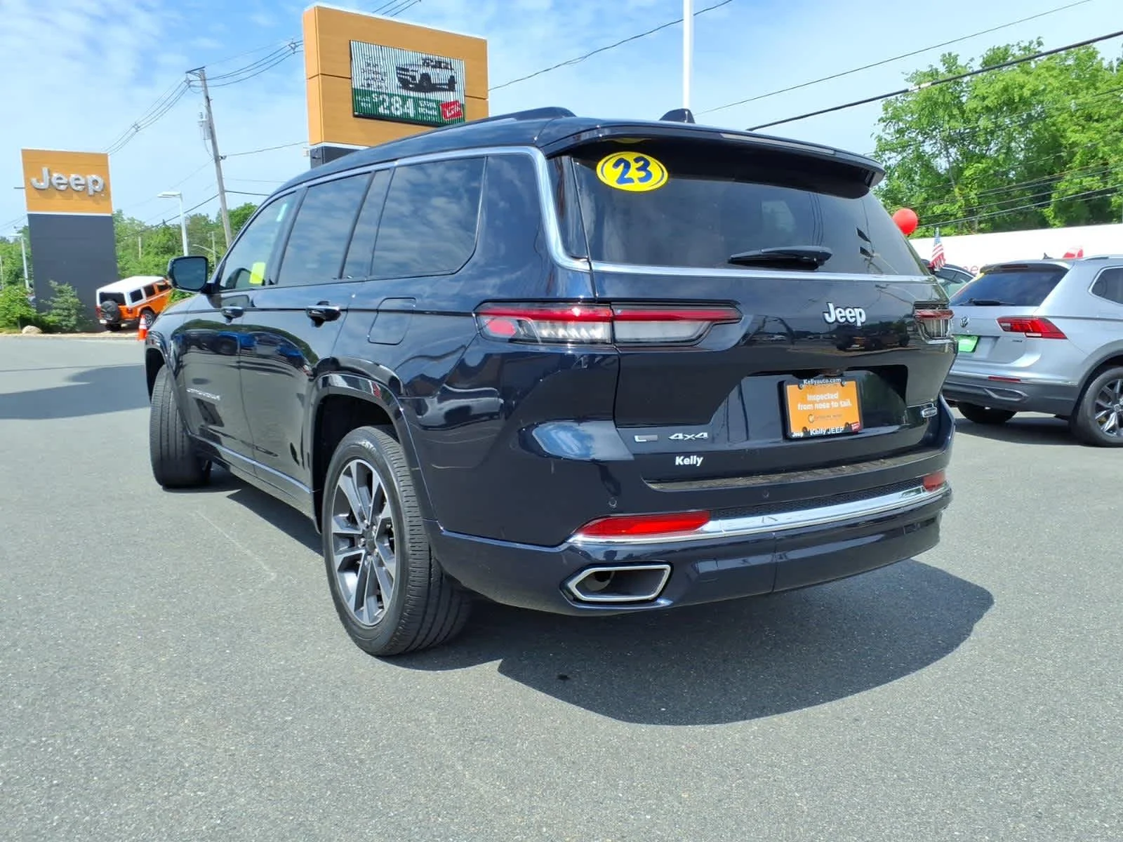 Certified Used 2023 Midnight Sky Jeep Overland image 11
