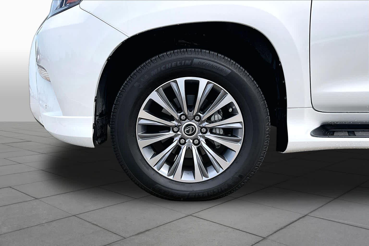 Used 2020 Starfire Pearl Lexus Luxury image 11