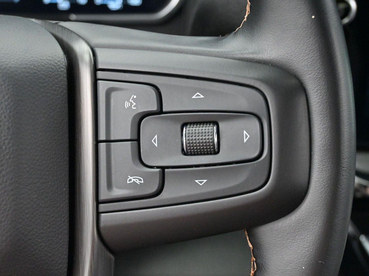 Used 2024 Summit White GMC AT4 image 18