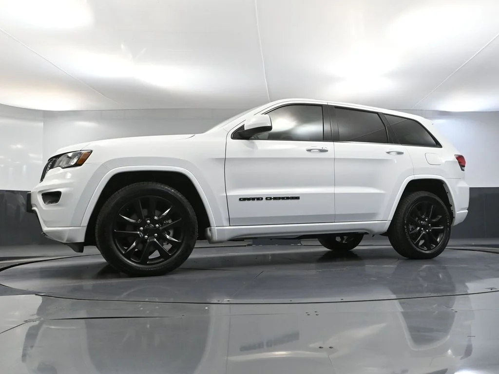 Used 2021 White Jeep Laredo X image 56