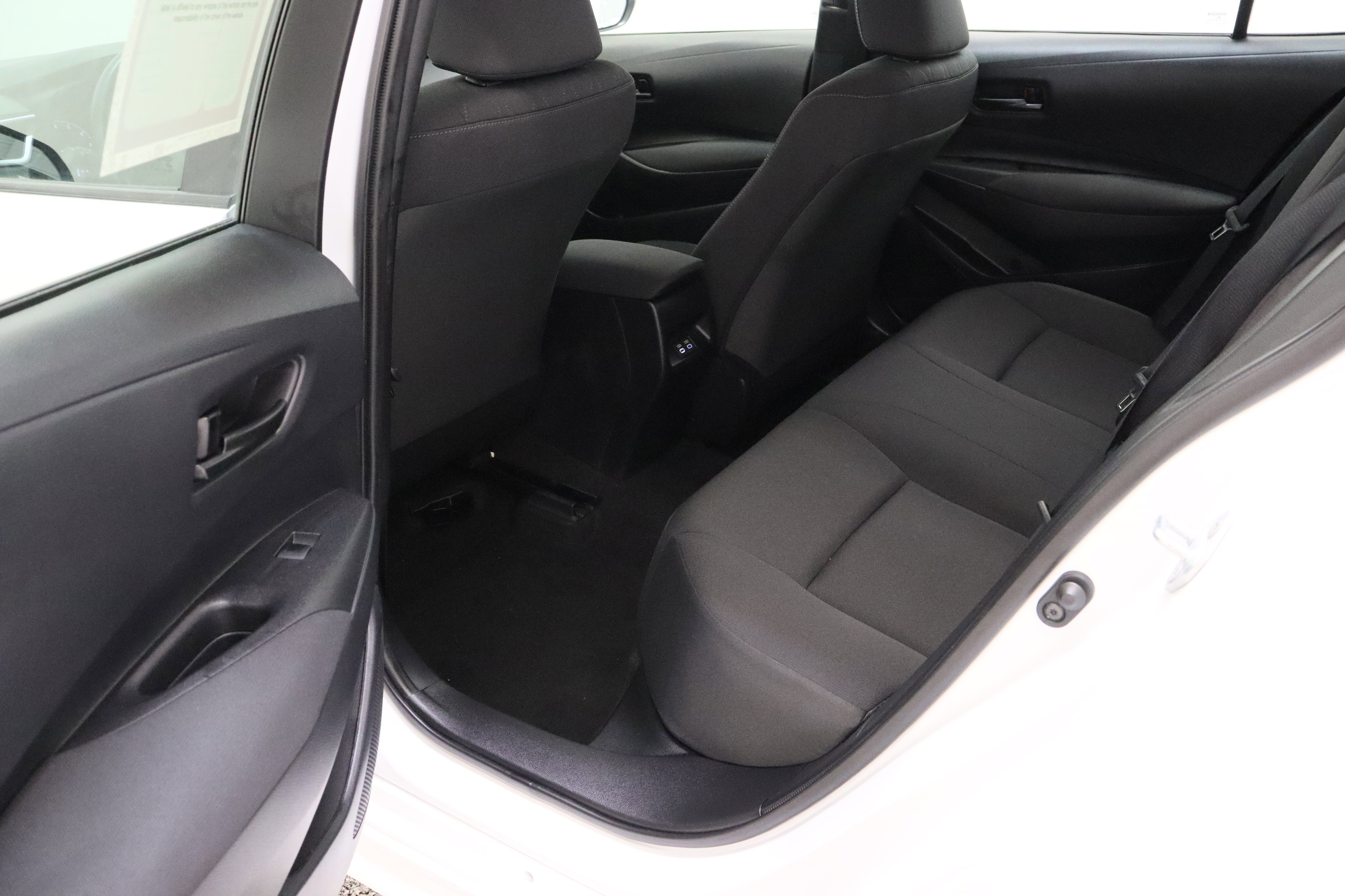 Used 2025 Ice Cap Toyota LE 2.0L image 24