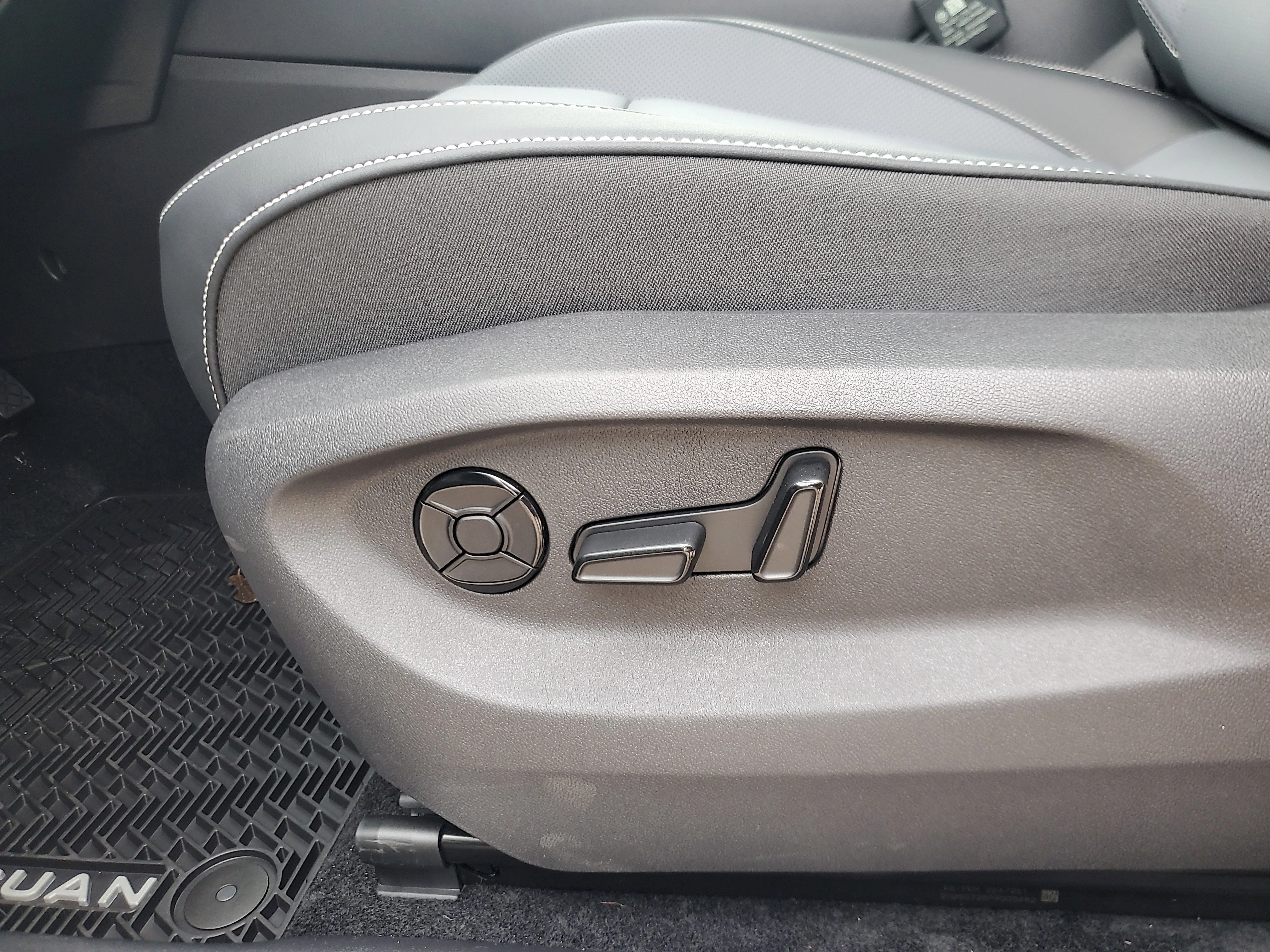 New 2026 Silver Volkswagen SE image 14