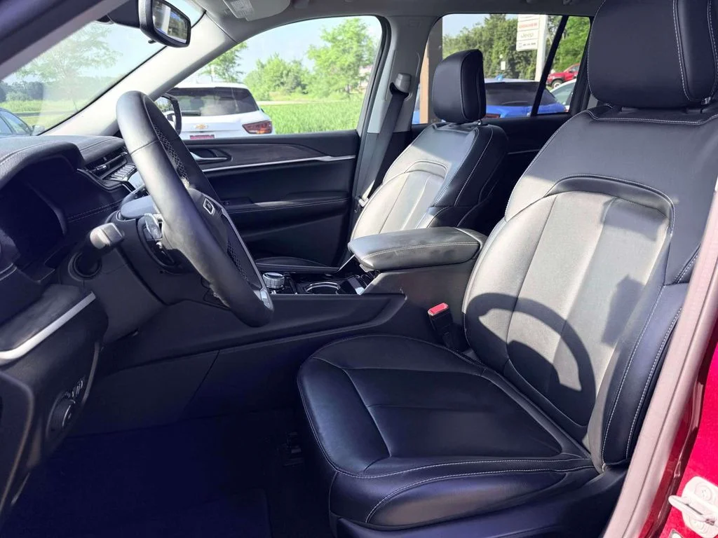 Used 2022 Red Jeep Limited image 14