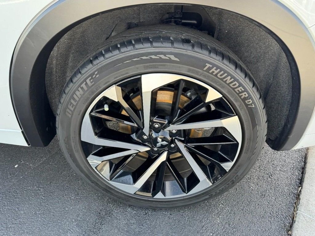 Used 2022  Mitsubishi SEL image 7