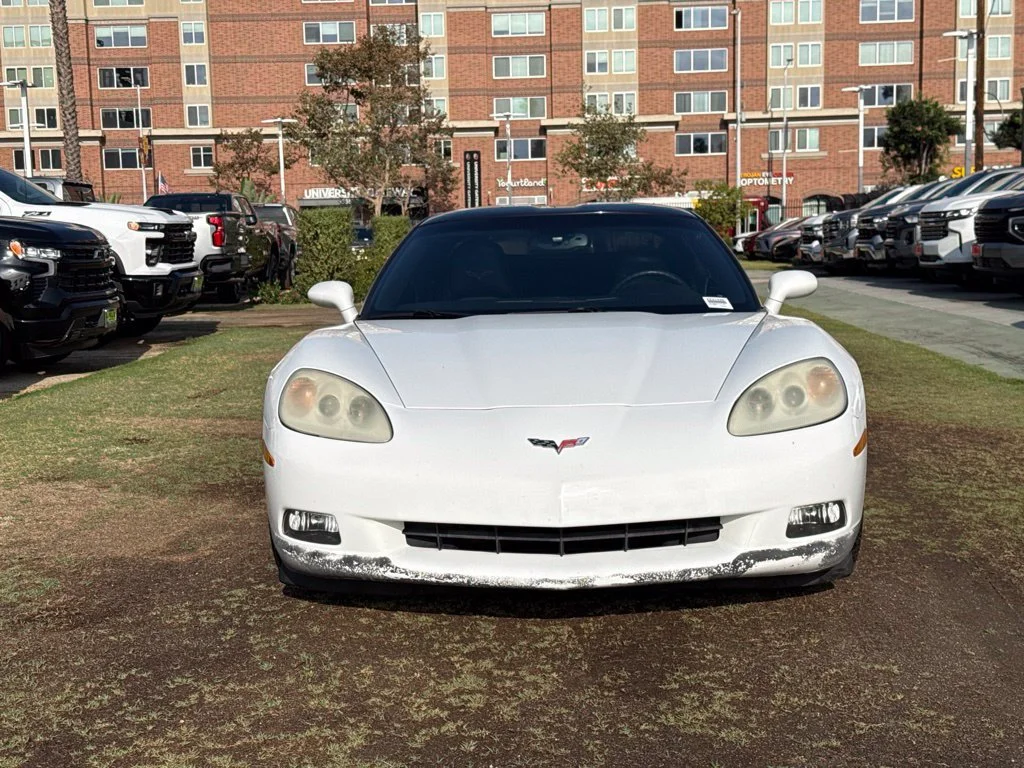 Used 2010 ARCTIC WHITE Chevrolet w/2LT image 2
