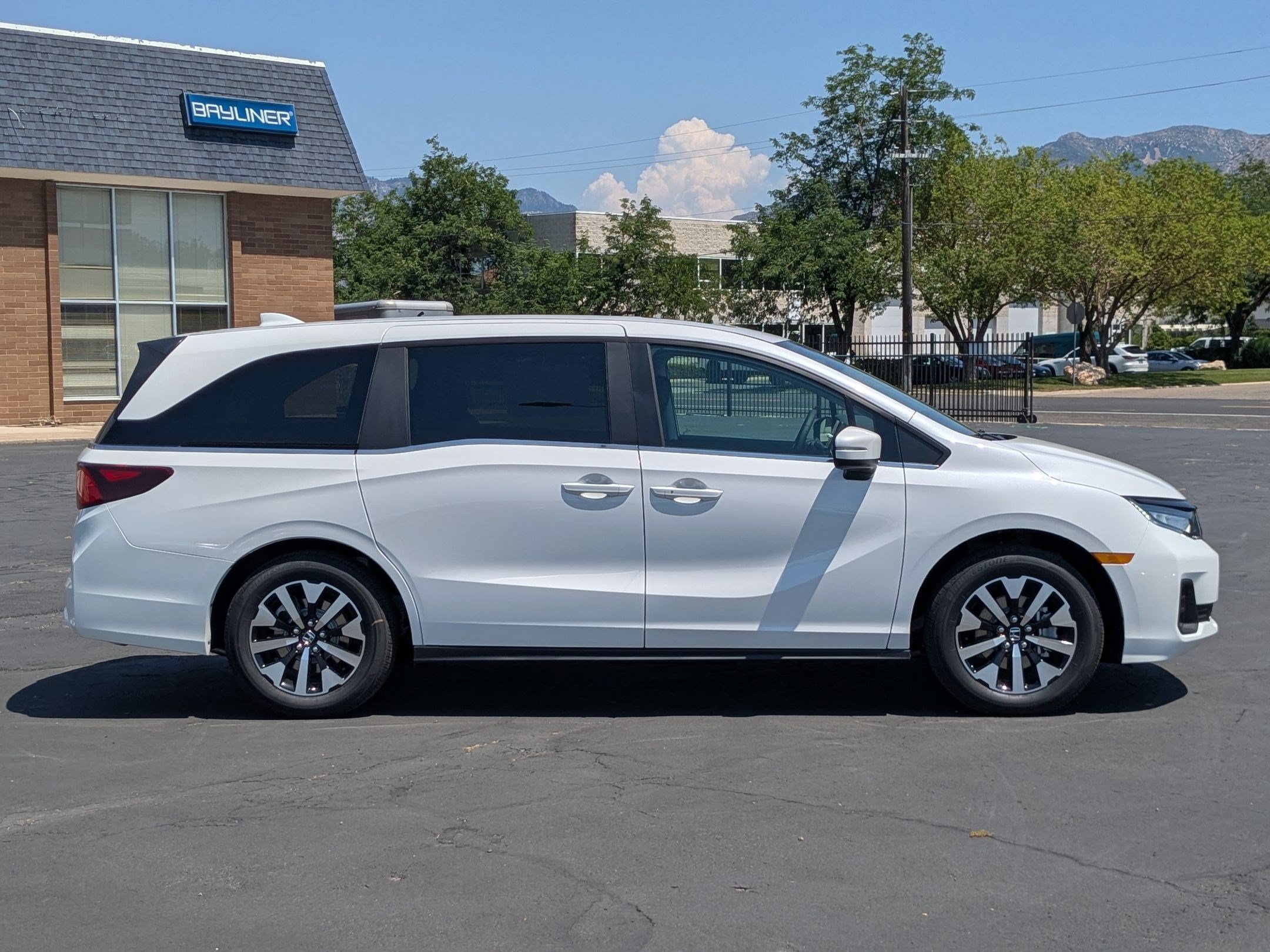 New 2026 Platinum White Pearl Honda EX-L image 2