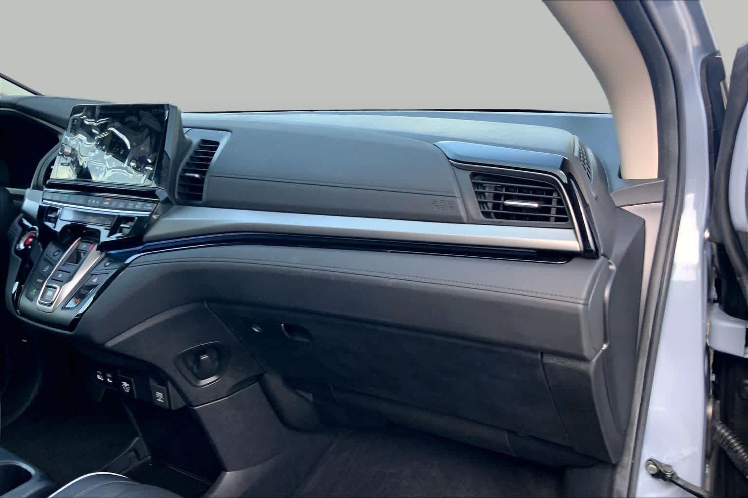 Used 2025 Sonic Gray Pearl Honda Touring image 18
