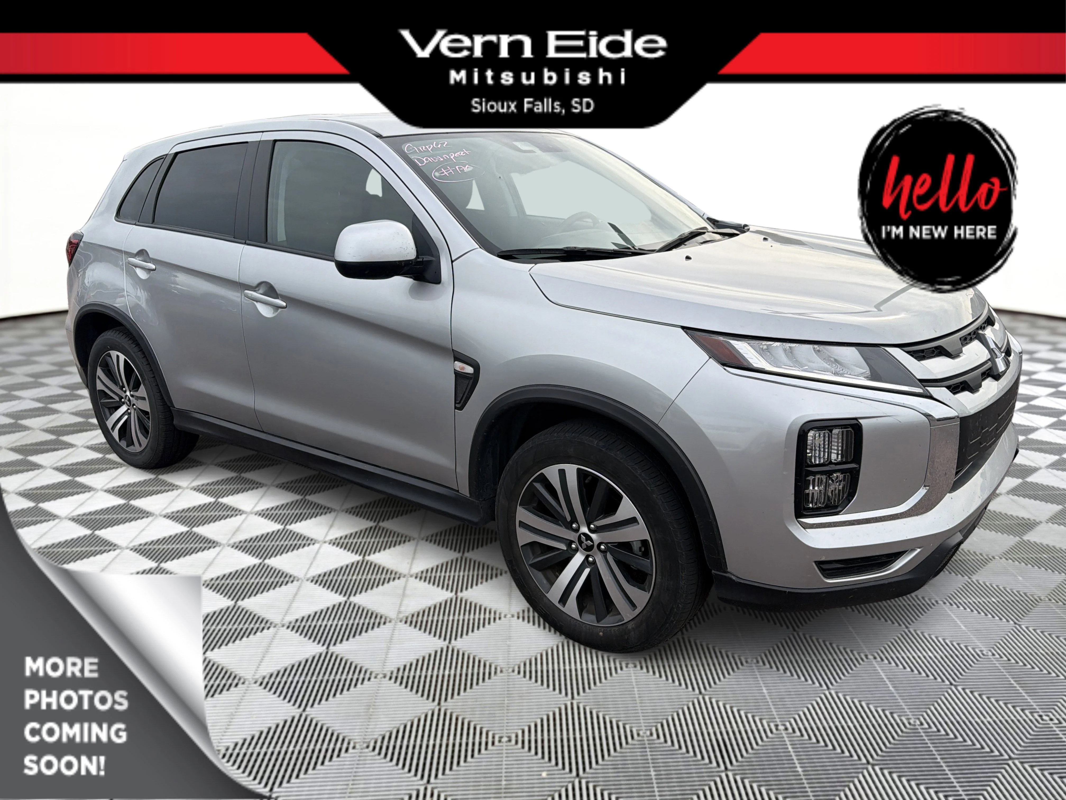 Used 2024 Gray Mitsubishi SE image 1