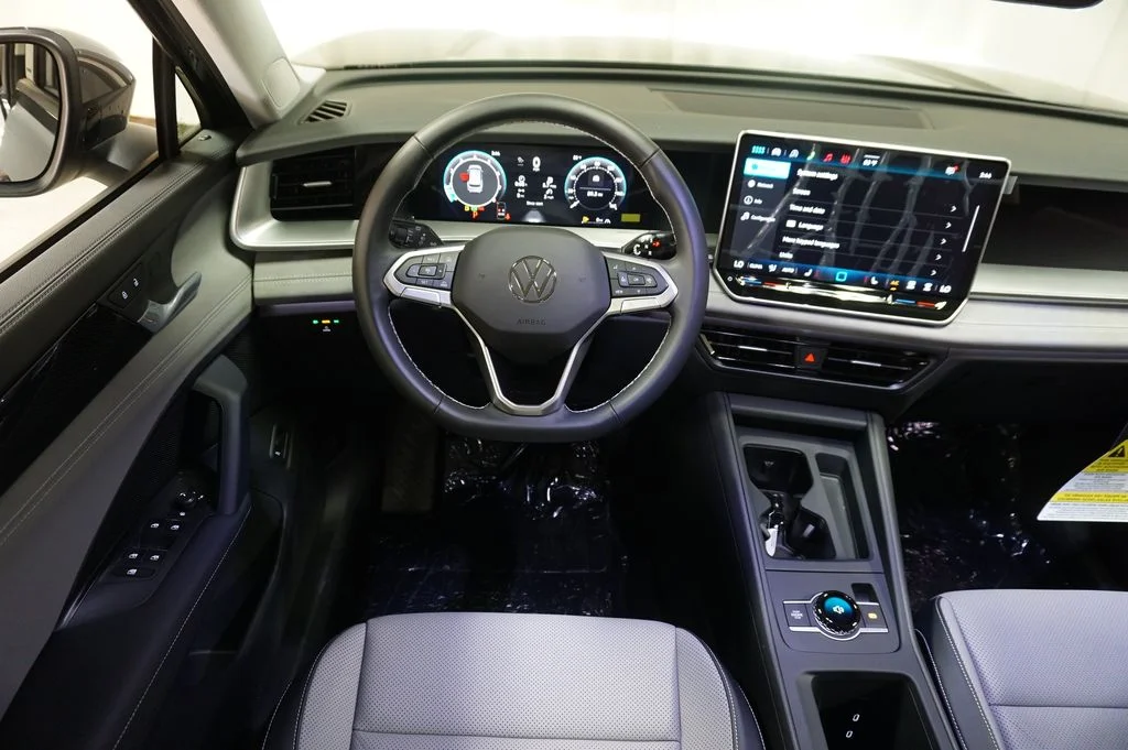 New 2026 Platinum Gray Volkswagen 2.0T SE image 12