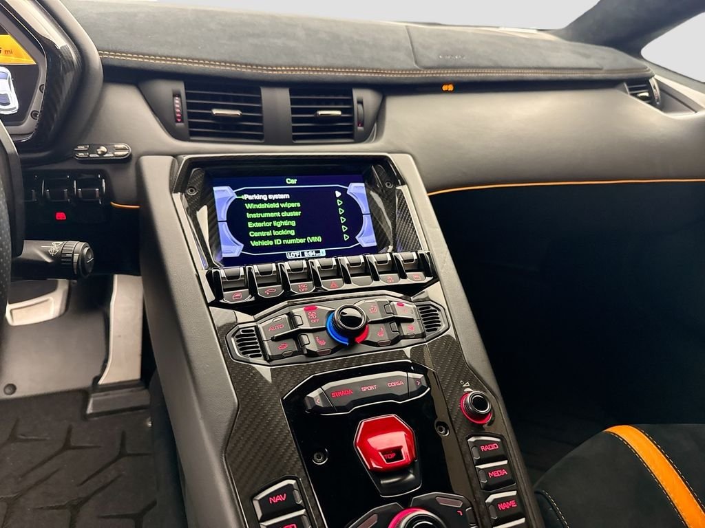 Used 2017  Lamborghini  image 24