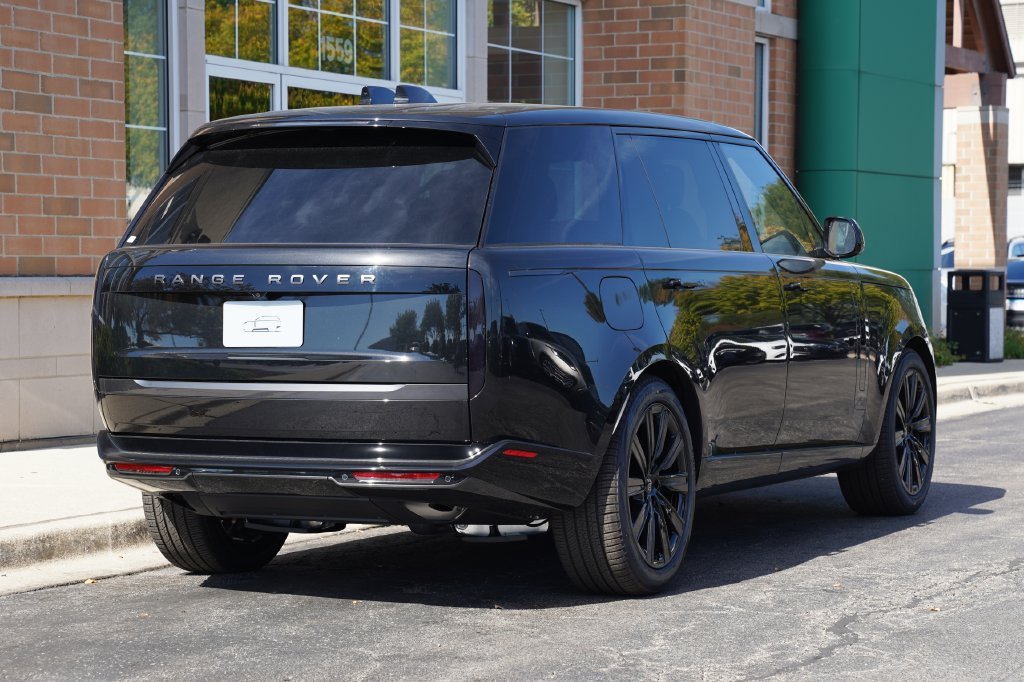 New 2027 Santorini Black Land Rover SE image 6