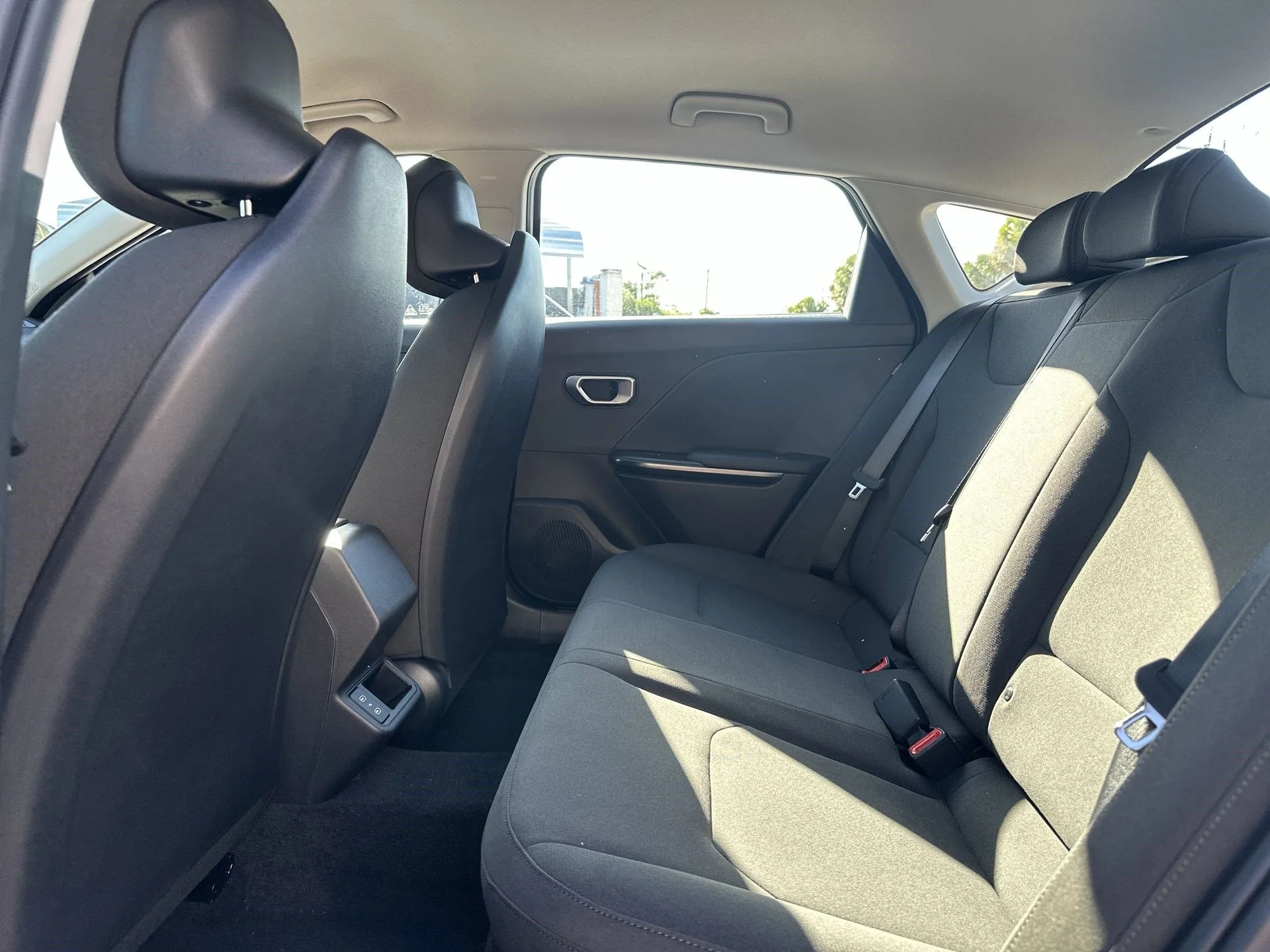 New 2026 Snow White Pearl Kia LXS image 24