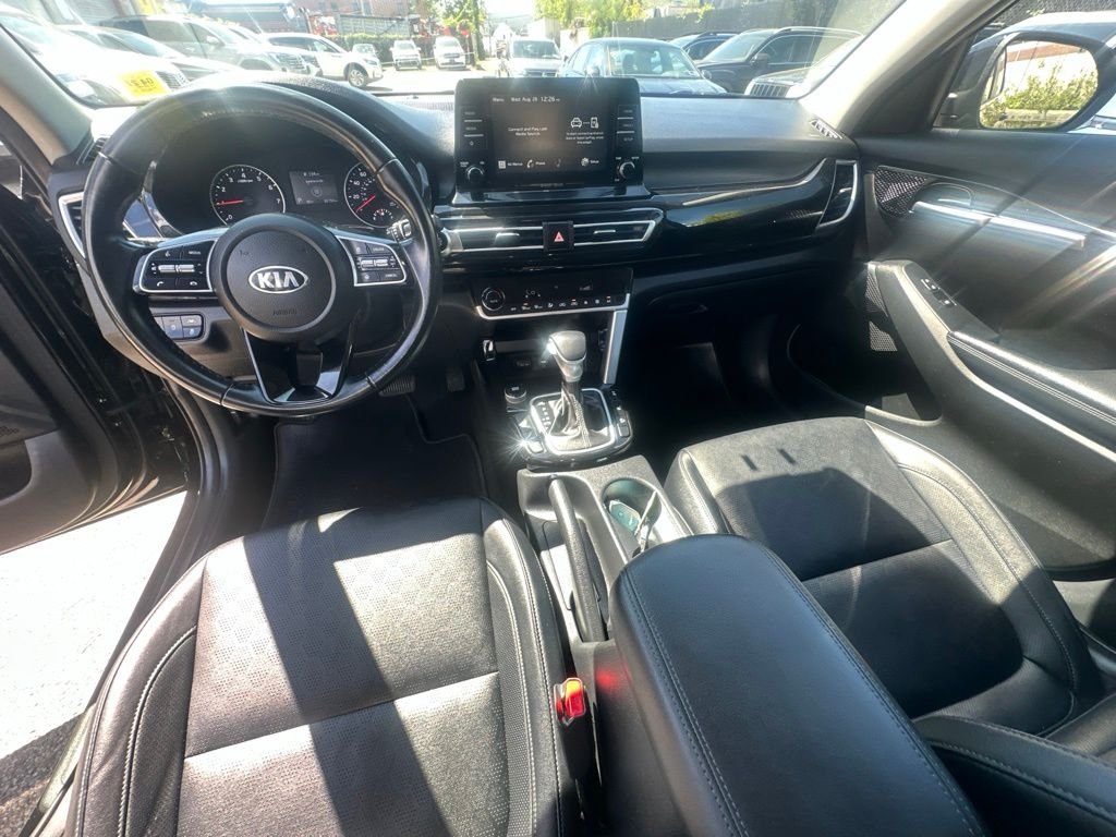 Used 2021 Black Kia EX image 25