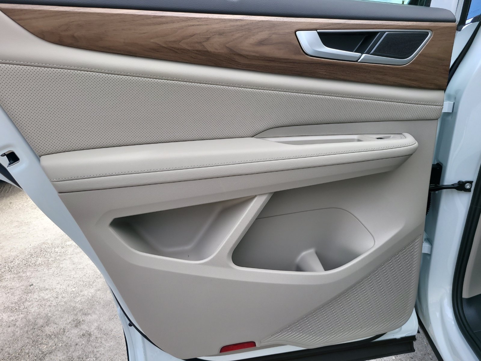 2026 Volkswagen Atlas SE w/Tech - Photo 12