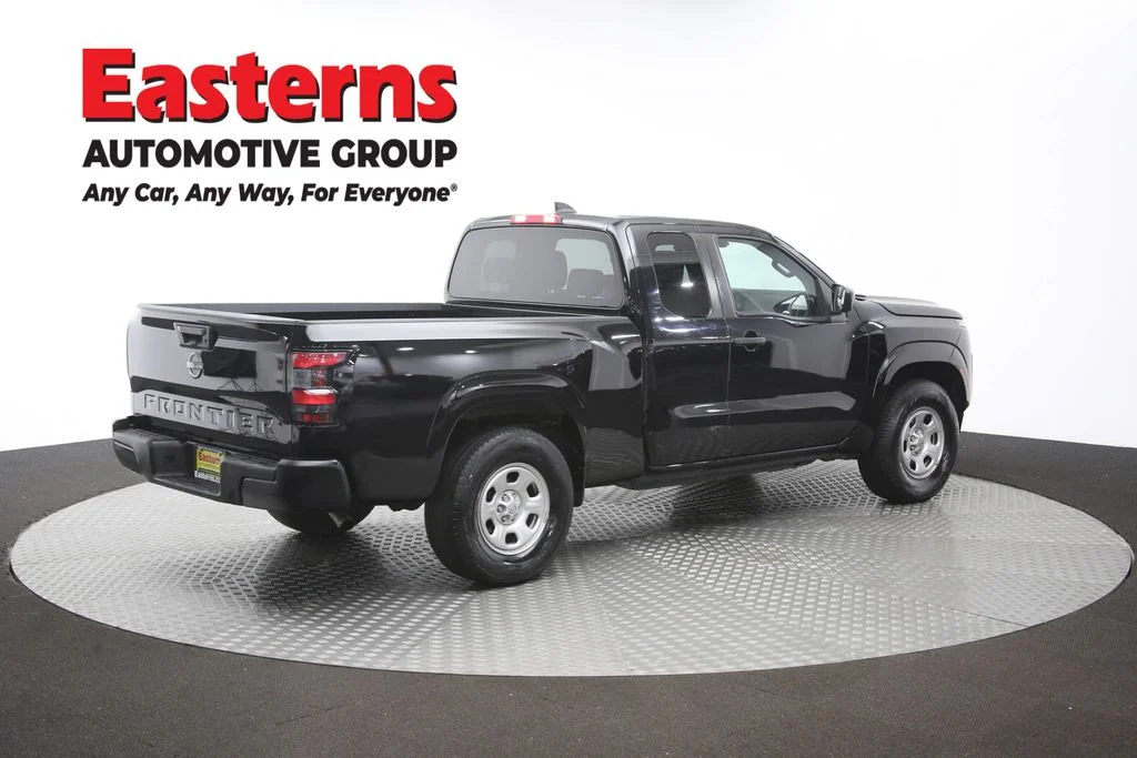 Used 2022 Black Nissan S image 39
