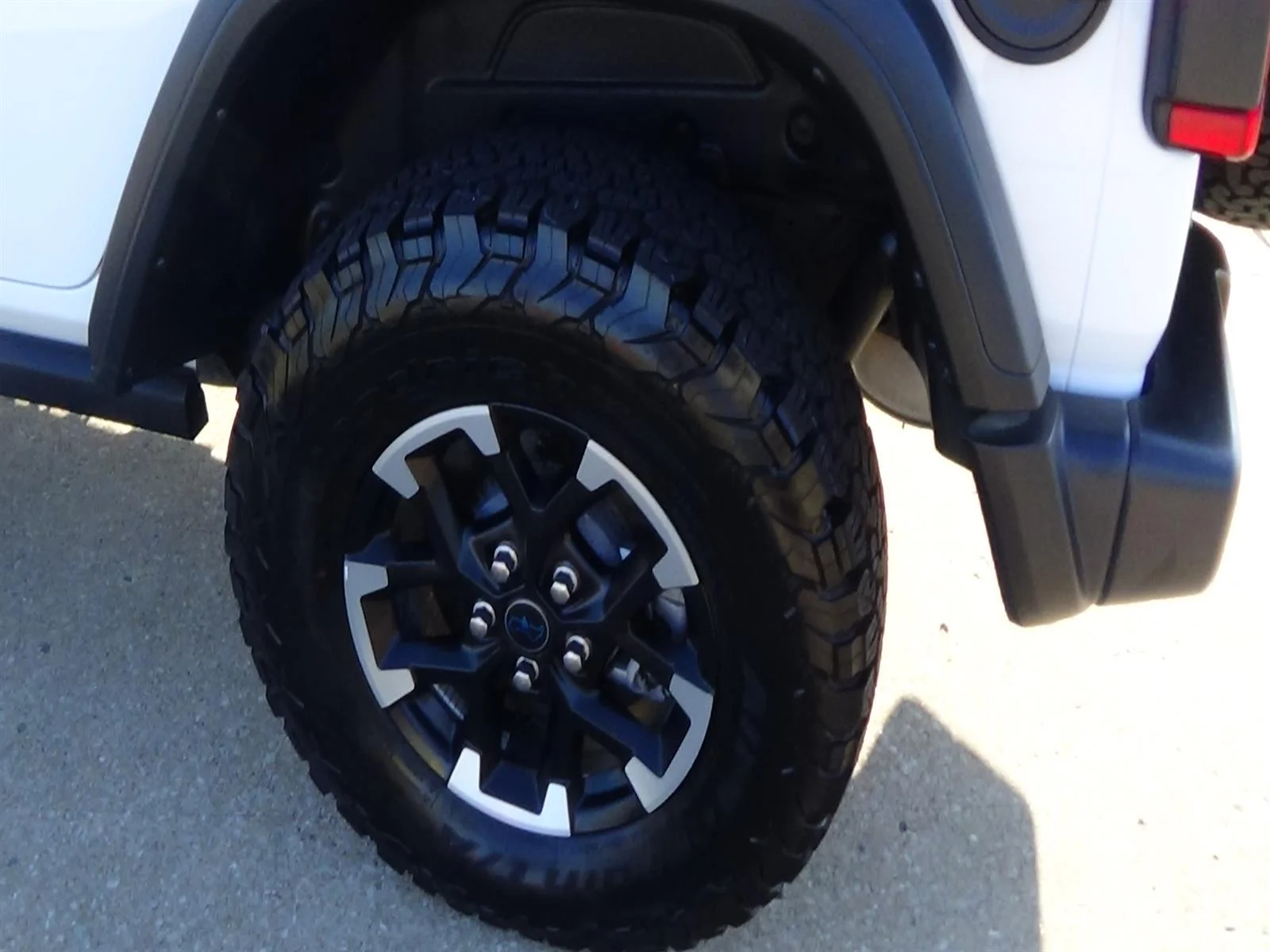 Certified Used 2025 Bright White Clear Coat (pw7) Jeep Rubicon 4xe image 9