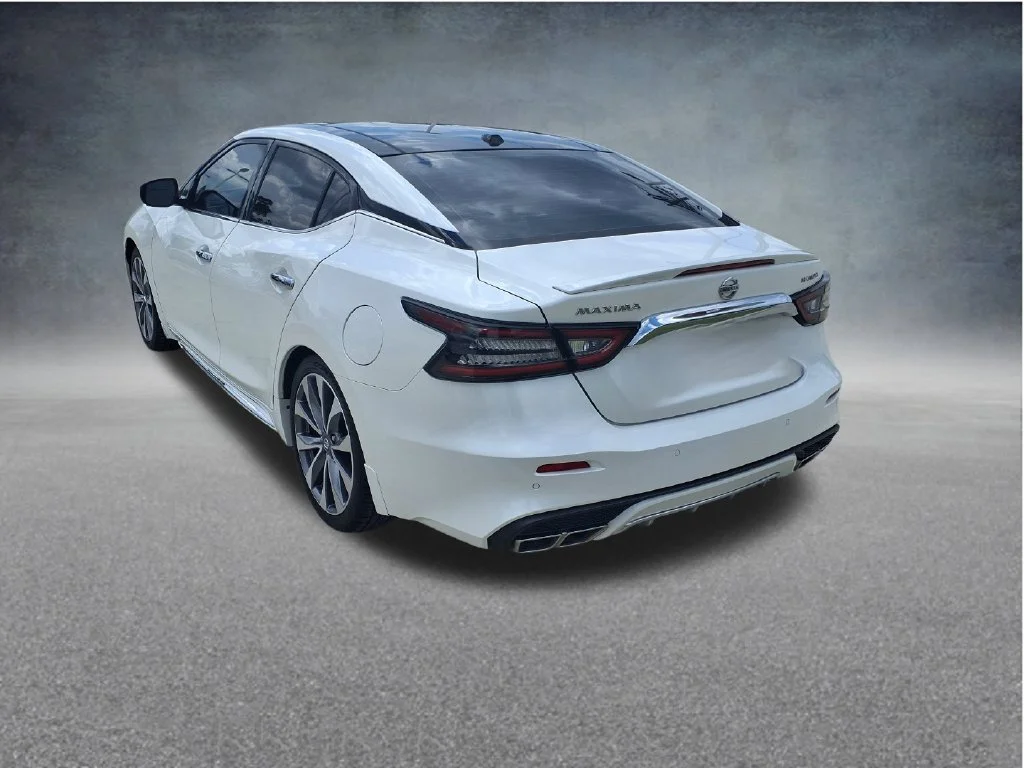 Used 2021 White Nissan Platinum image 5