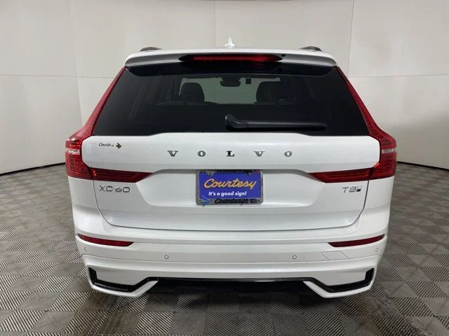 Used 2025 White Volvo T8 Plus image 7