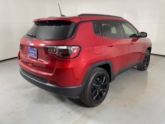 New 2026 Red Hot Pearlcoat Jeep Latitude image 8