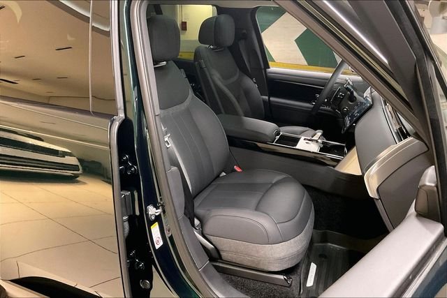 Used 2025 Green Land Rover SE image 6