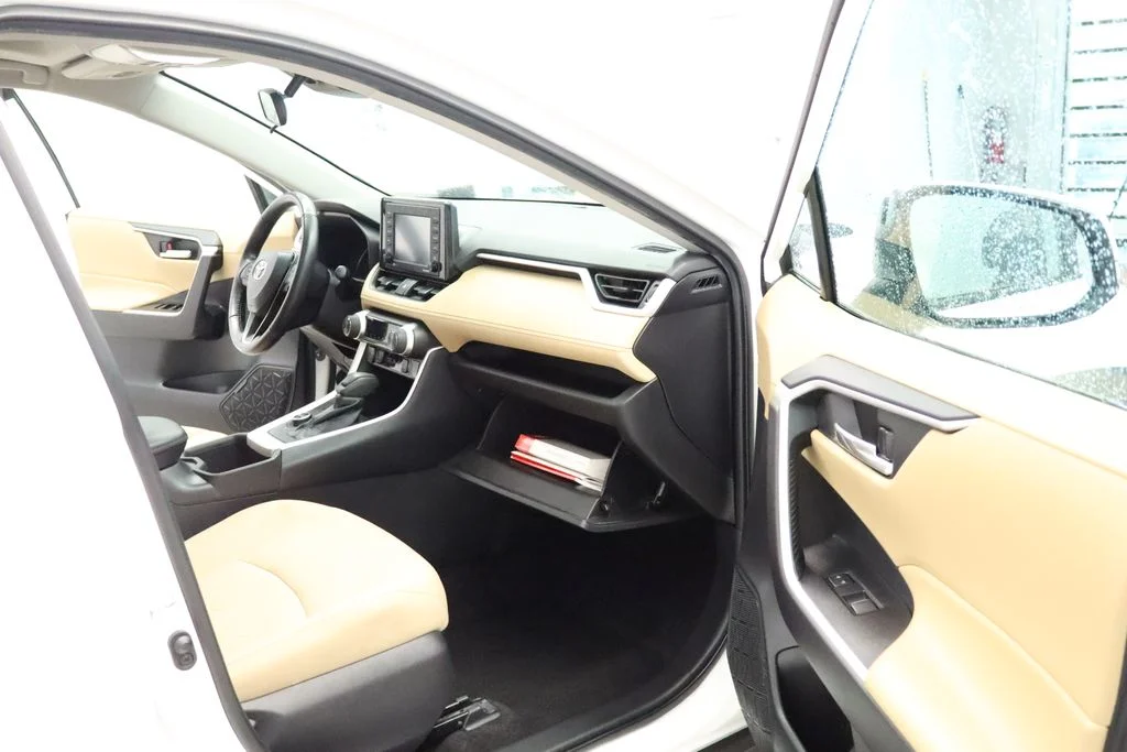 Certified Used 2022 White Toyota XLE image 27