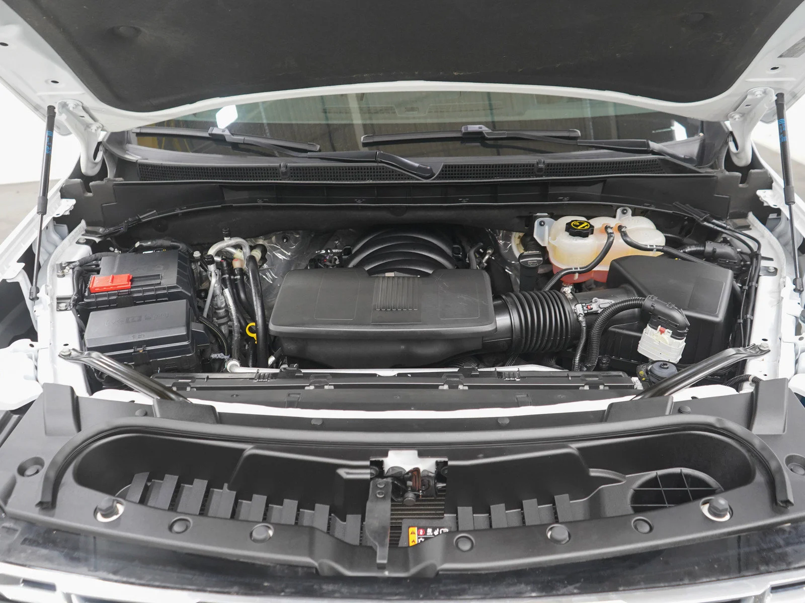 Used 2025 Summit White GMC Denali image 34