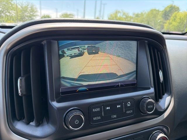 Used 2018 Silver Ice Metallic Chevrolet 4WD Z71 image 29