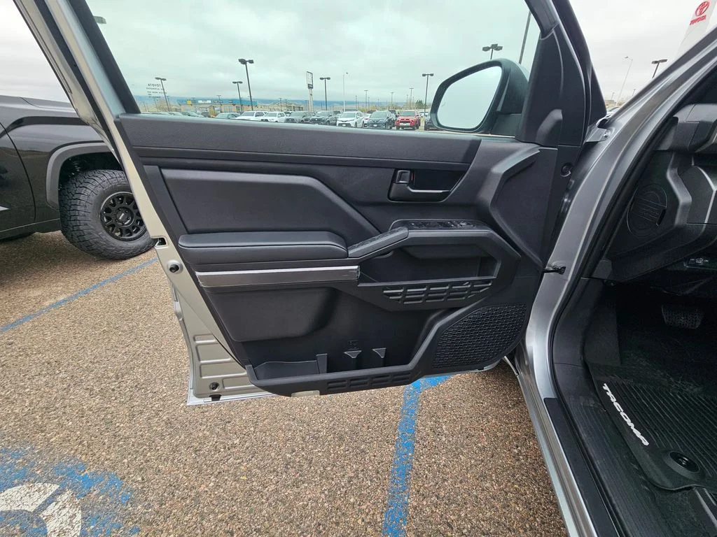 2026 Toyota Tacoma SR5 - Photo 16