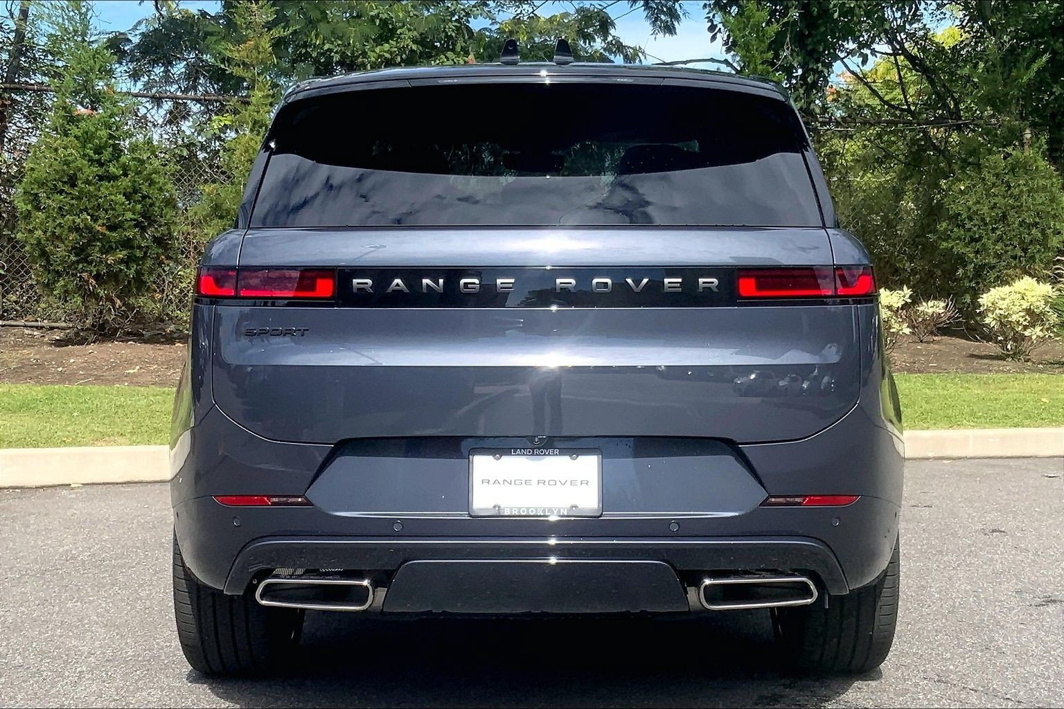 New 2027 Varesine Blue Land Rover Dynamic SE image 4