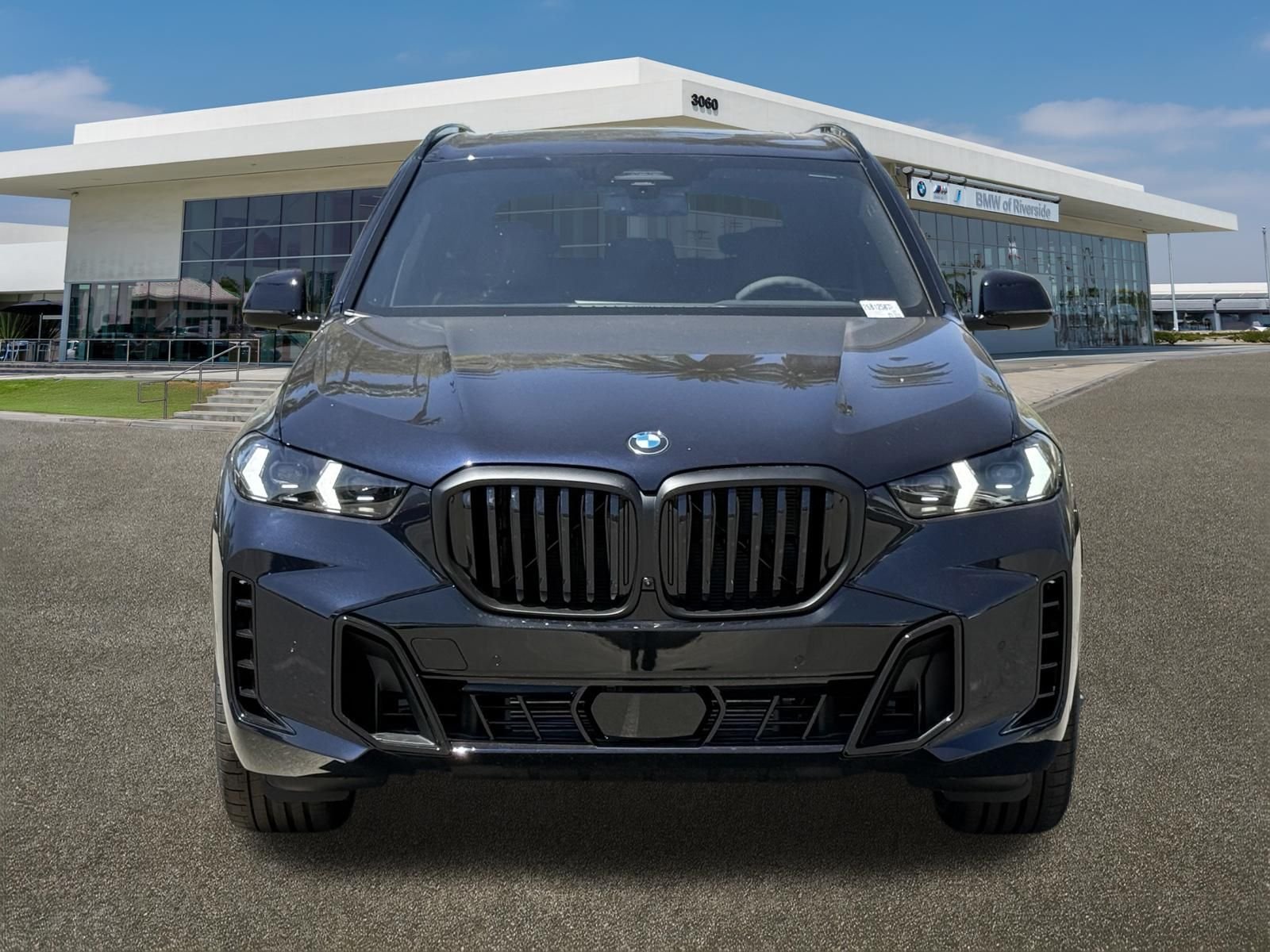 New 2026 Carbon Black Metallic BMW sDrive40i image 3