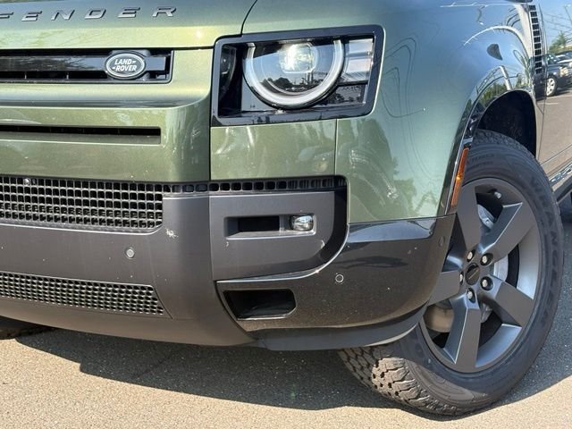 New 2026 Woolstone Green Land Rover X-Dynamic SE image 2