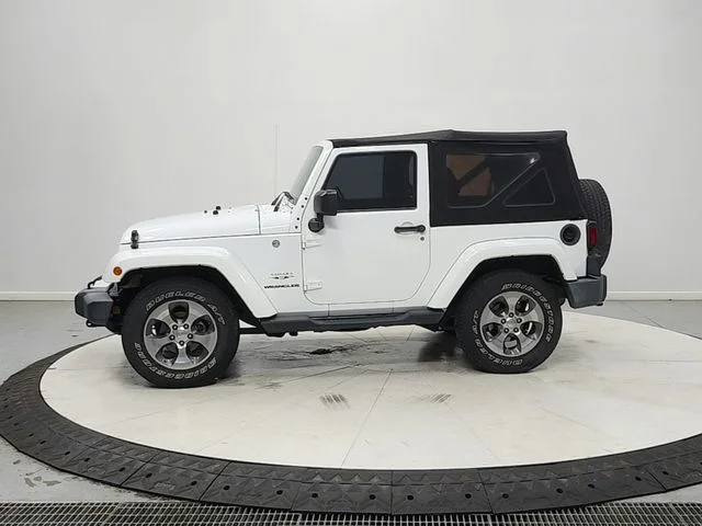 Used 2016 White Jeep Sahara image 4