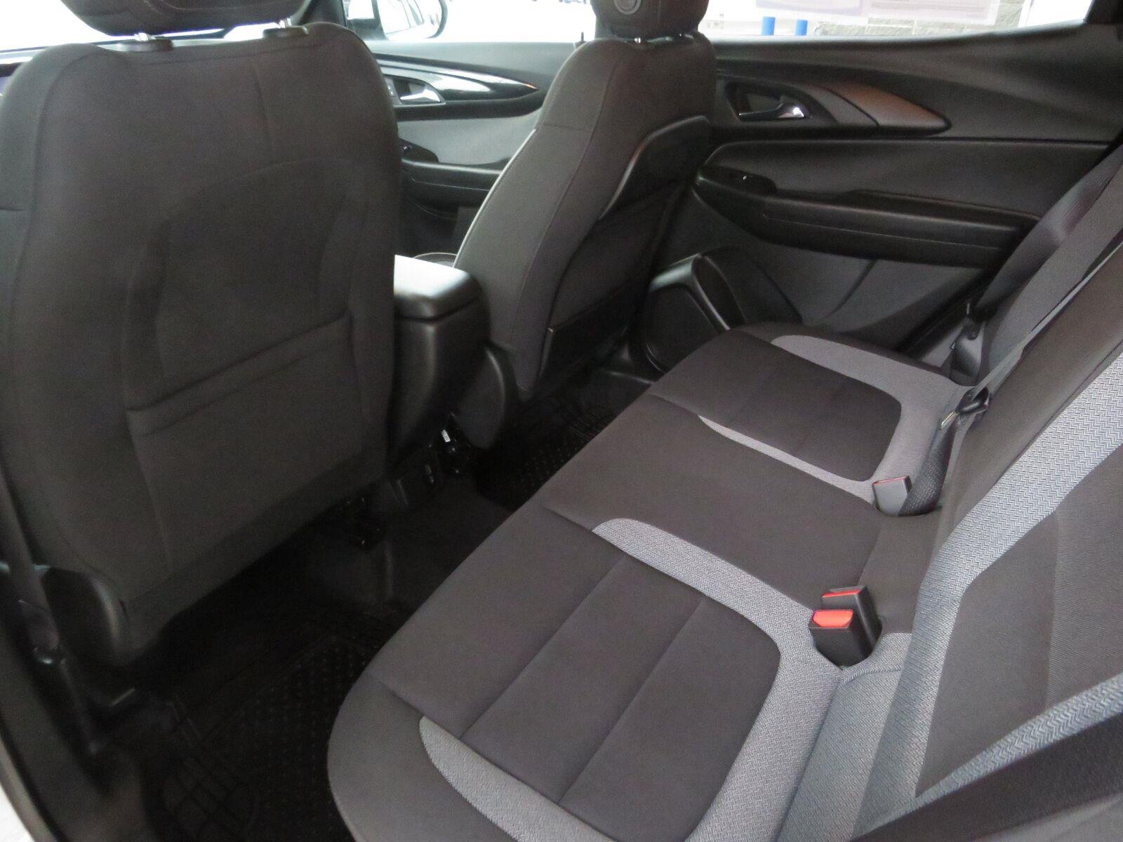 Used 2024 Summit White Chevrolet LT image 23