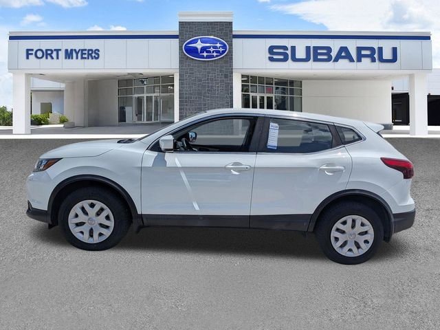 Used 2018 White Nissan S image 7