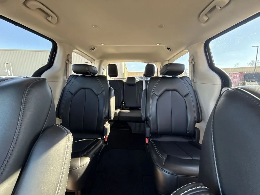 Used 2024 Black Chrysler Touring L image 20