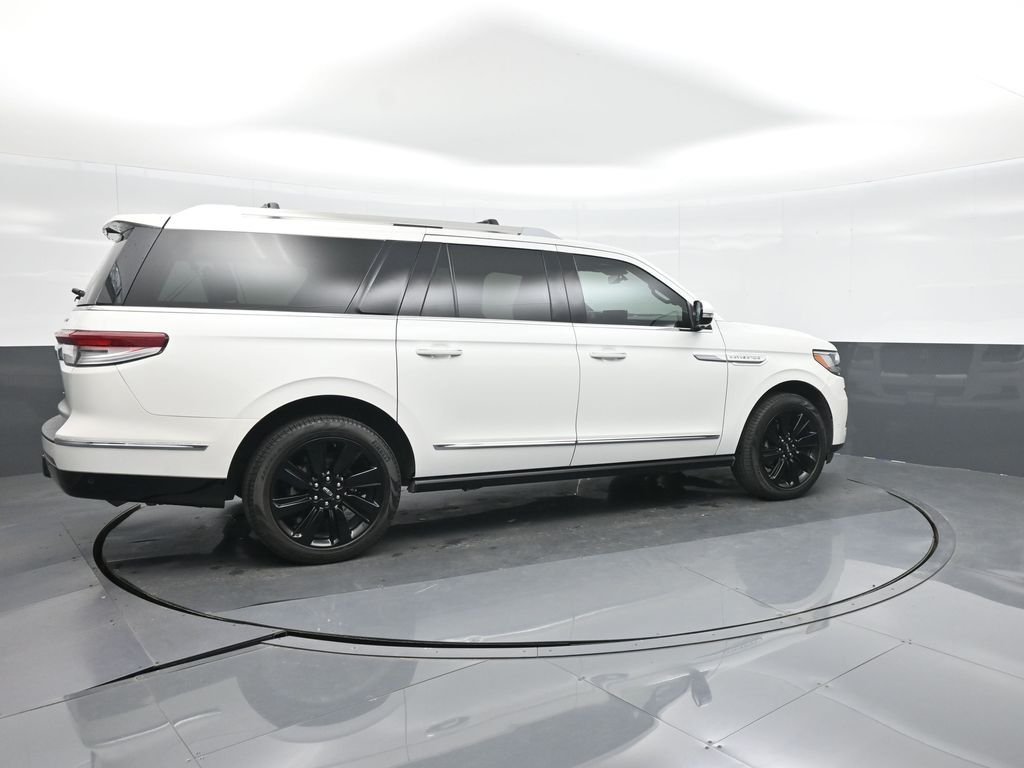 Used 2024 White Lincoln Reserve image 10