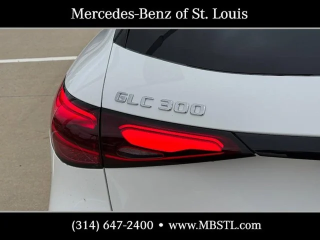 New 2027 Polar White Mercedes-Benz GLC 300 image 4