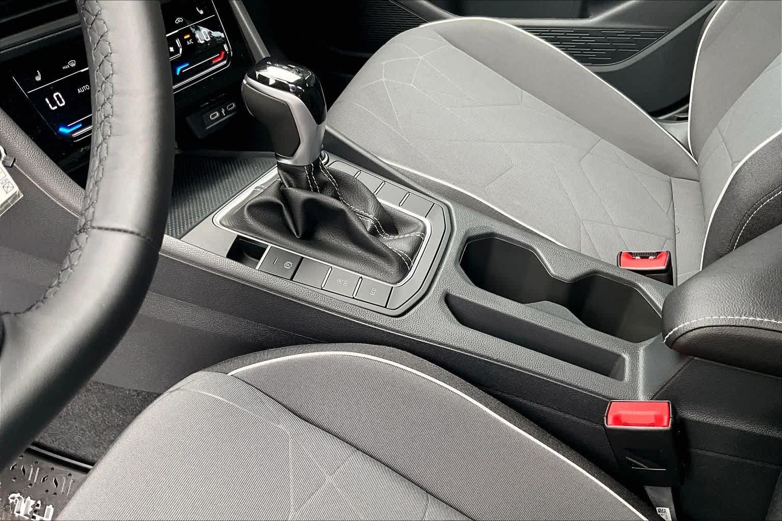 New 2026 Pure White Volkswagen 1.5T Sport image 7