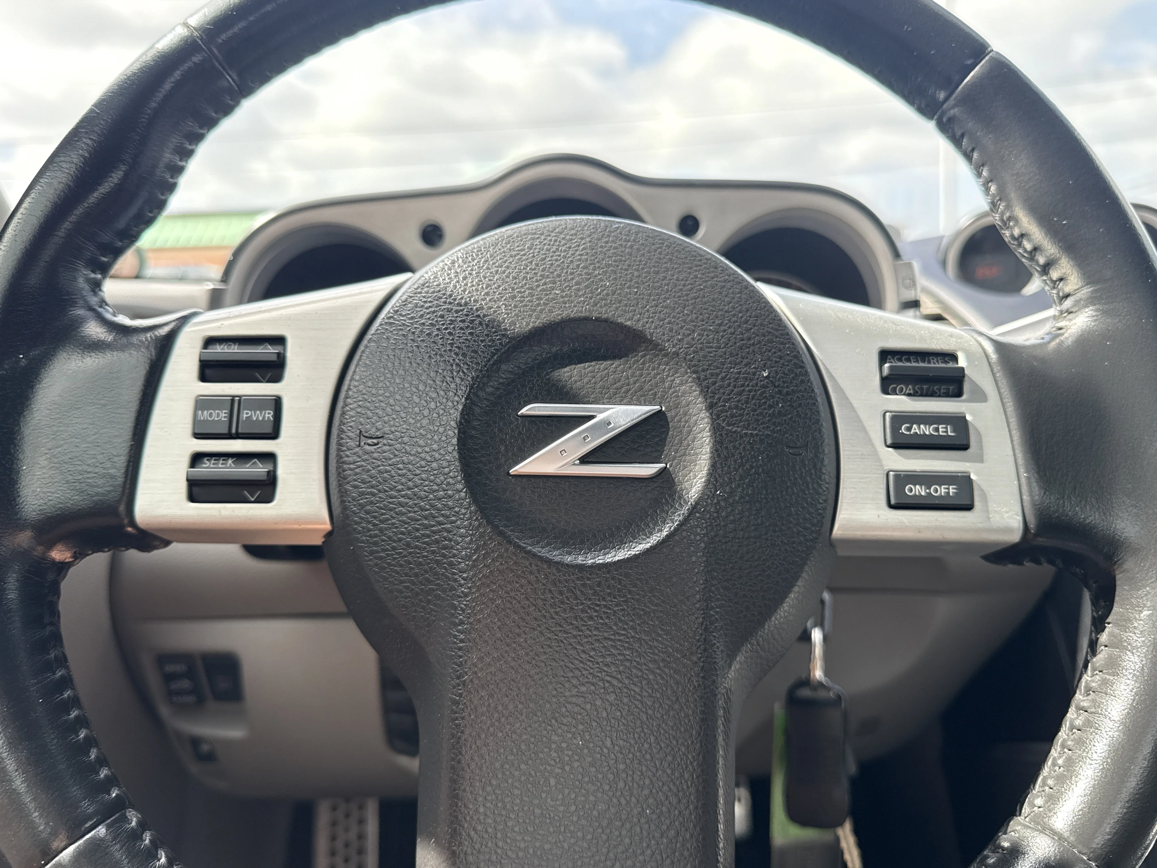 Used 2007 Carbon Silver Metallic Nissan Touring image 16