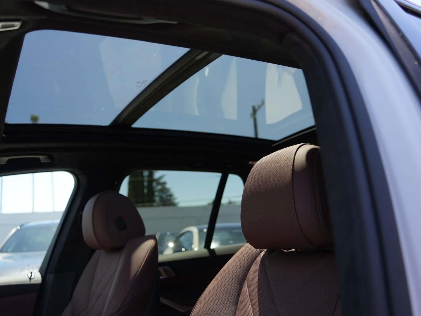 New 2026 Mineral White Metallic BMW sDrive40i image 17