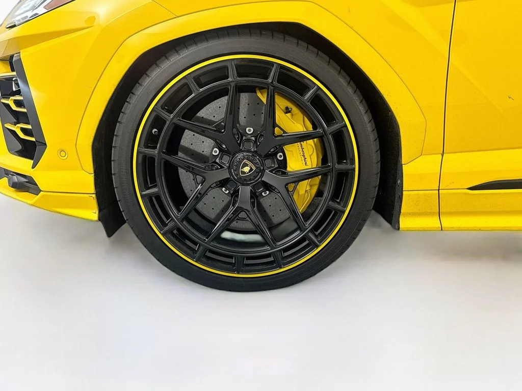 Used 2020 Gialllo Auge Lamborghini  image 33