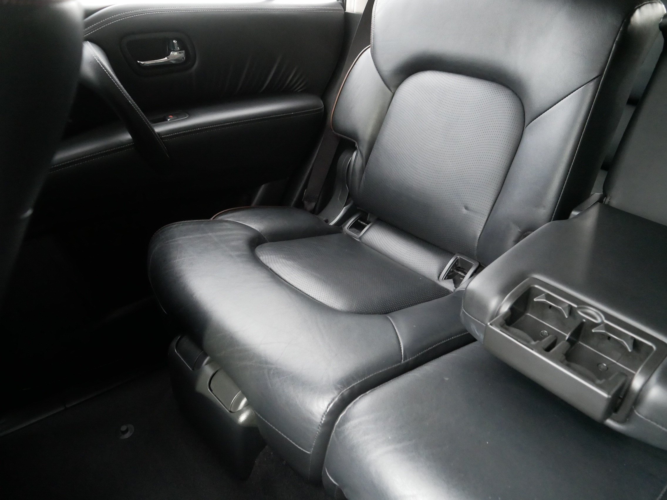 Used 2019 Super Black Nissan SL image 12