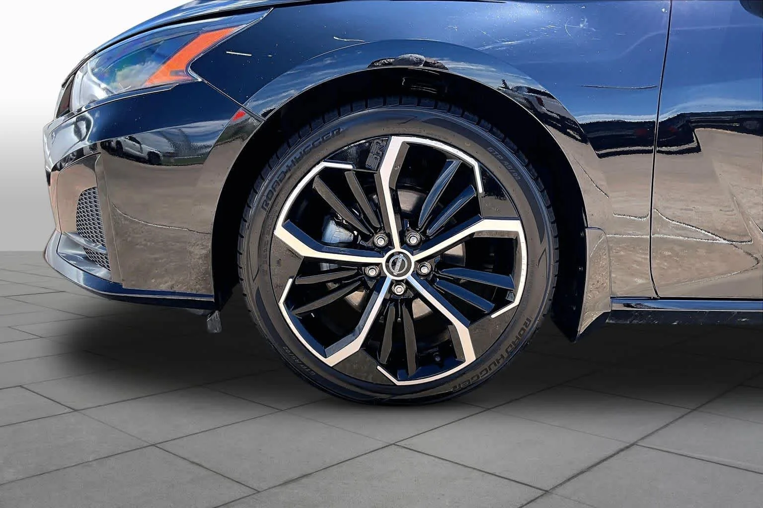 Used 2023 Super Black Nissan 2.5 SR image 11